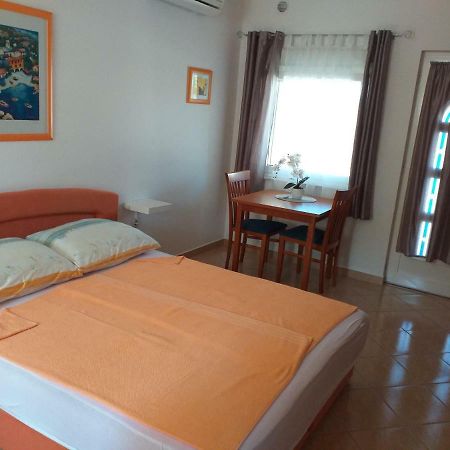 Apartments Vila Ana Vir Εξωτερικό φωτογραφία