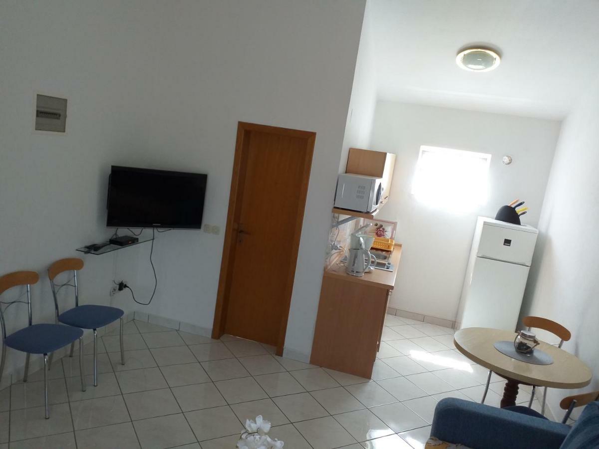 Apartments Vila Ana Vir Εξωτερικό φωτογραφία