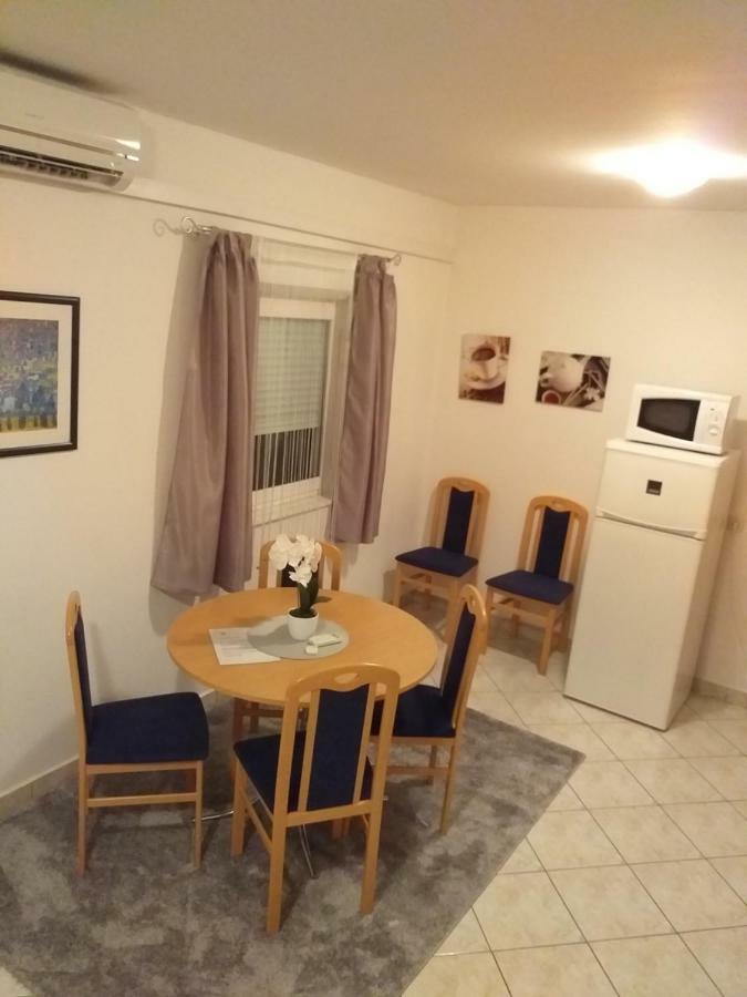 Apartments Vila Ana Vir Εξωτερικό φωτογραφία