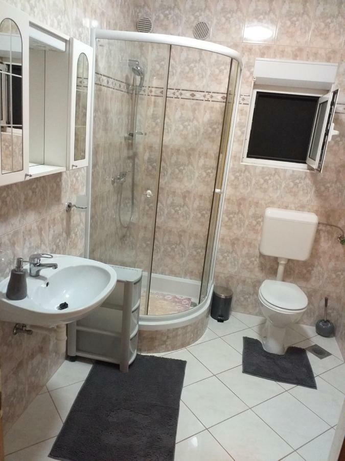 Apartments Vila Ana Vir Εξωτερικό φωτογραφία